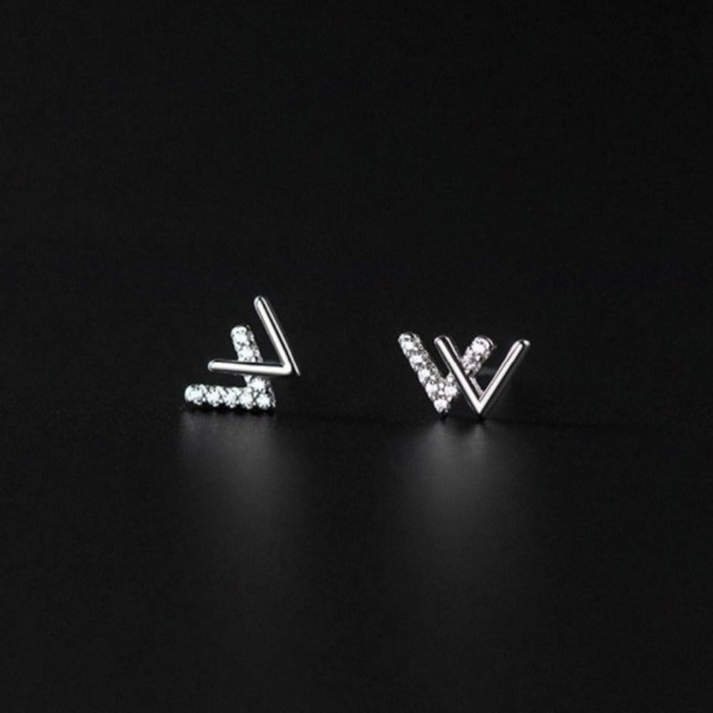 Letter W S925 Silver Studs Earrings w/Tiny CZ- ECZ013 silver SS085